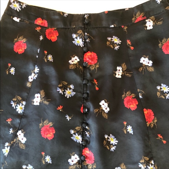 American Eagle Black Satin Floral Mini Skirt - Picture 4 of 8